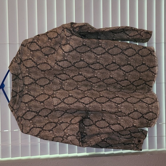 She + Sky Shirt Jacket snakeskin small - Picture 3 of 4